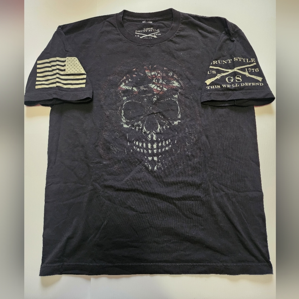 Grunt Style Black Tee with Skull and Flag Design Men's Large